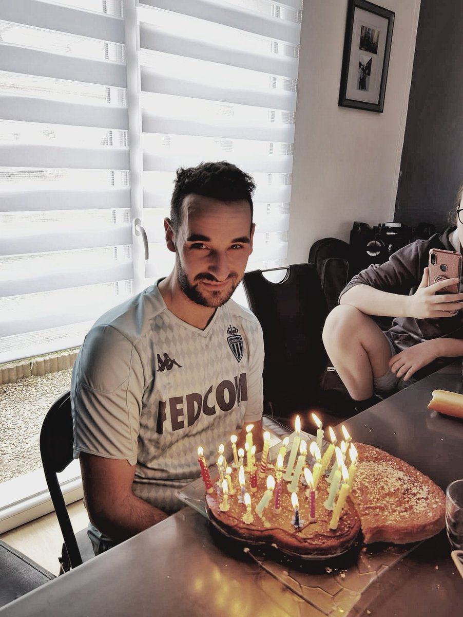 SlickOff's tweet photo. #PartoutToujours @AS_Monaco https://t.co/e5iy1RMSY5