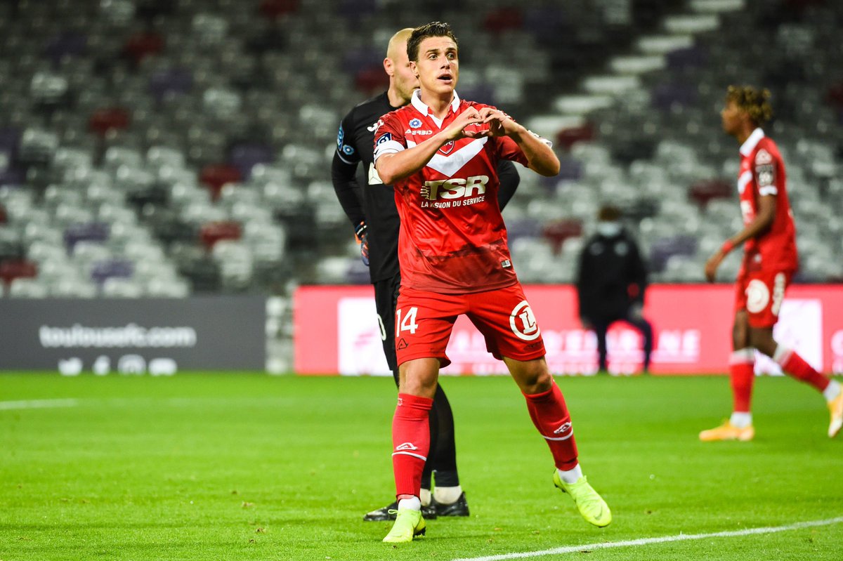 ParisFansfr's tweet photo. 🔴🔵Valenciennes propose #Cuffaut au #PSG "200 millions, pas moins"
➡ https://t.co/cZZ6HKDU3O ⬅ https://t.co/Sx83MDtDtf