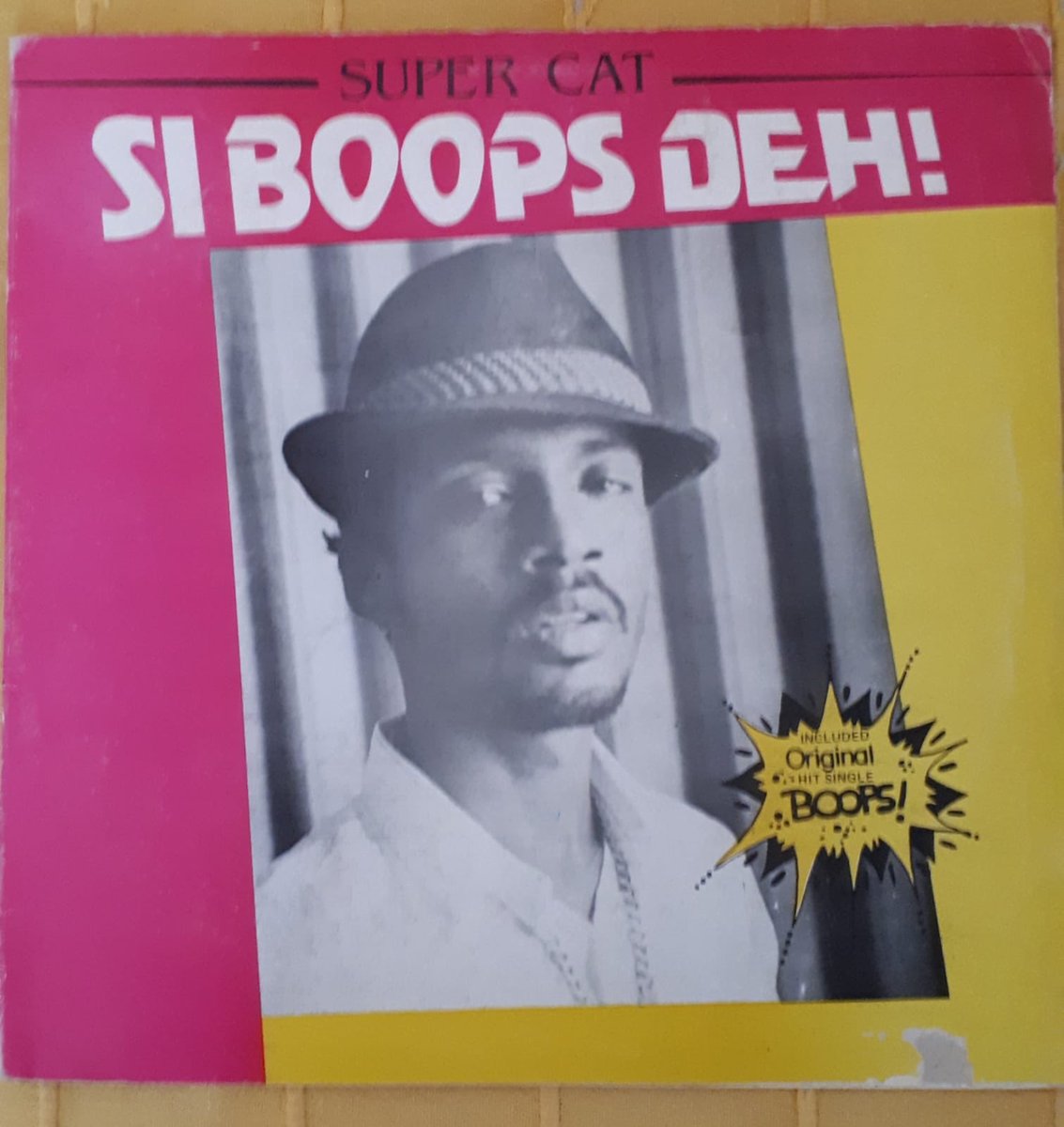 enkisrecords's tweet photo. The great Limonious art work on the sleeve of Super Cats “Si Boops Deh”🎤 🐱 🎼 🇯🇲
#techniques #supercat #dj #limonious #art #sleeveartwork #vinyl #vinylcollection #reggaevinyl #reggavibes #roots #dancehall #80s #70s #dub #reggaemusic #music #records #recordstore https://t.co/MbqY4R5Y4O