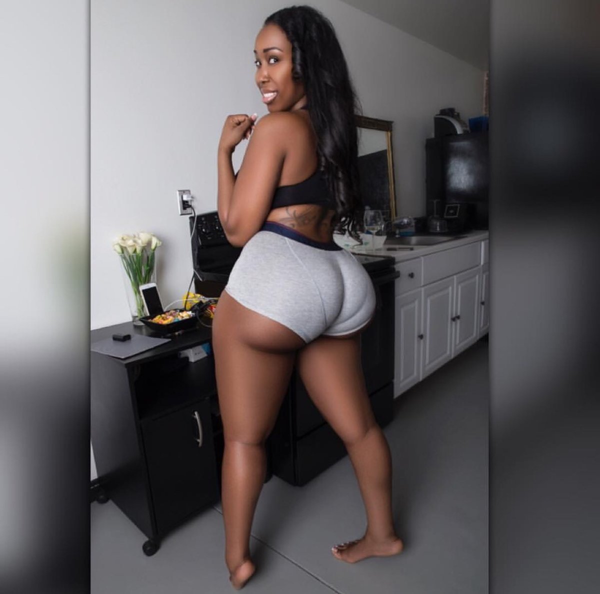 SetDakar's tweet photo. salut moi c Anais métisse Sénégalo Capverdienne.
je suis masseuse 777492910
je propose:
massage body body
massage sensuel
massage érotique etc.
N.B: appelez pour avoir plus de détail https://t.co/JQKPRD4dqF