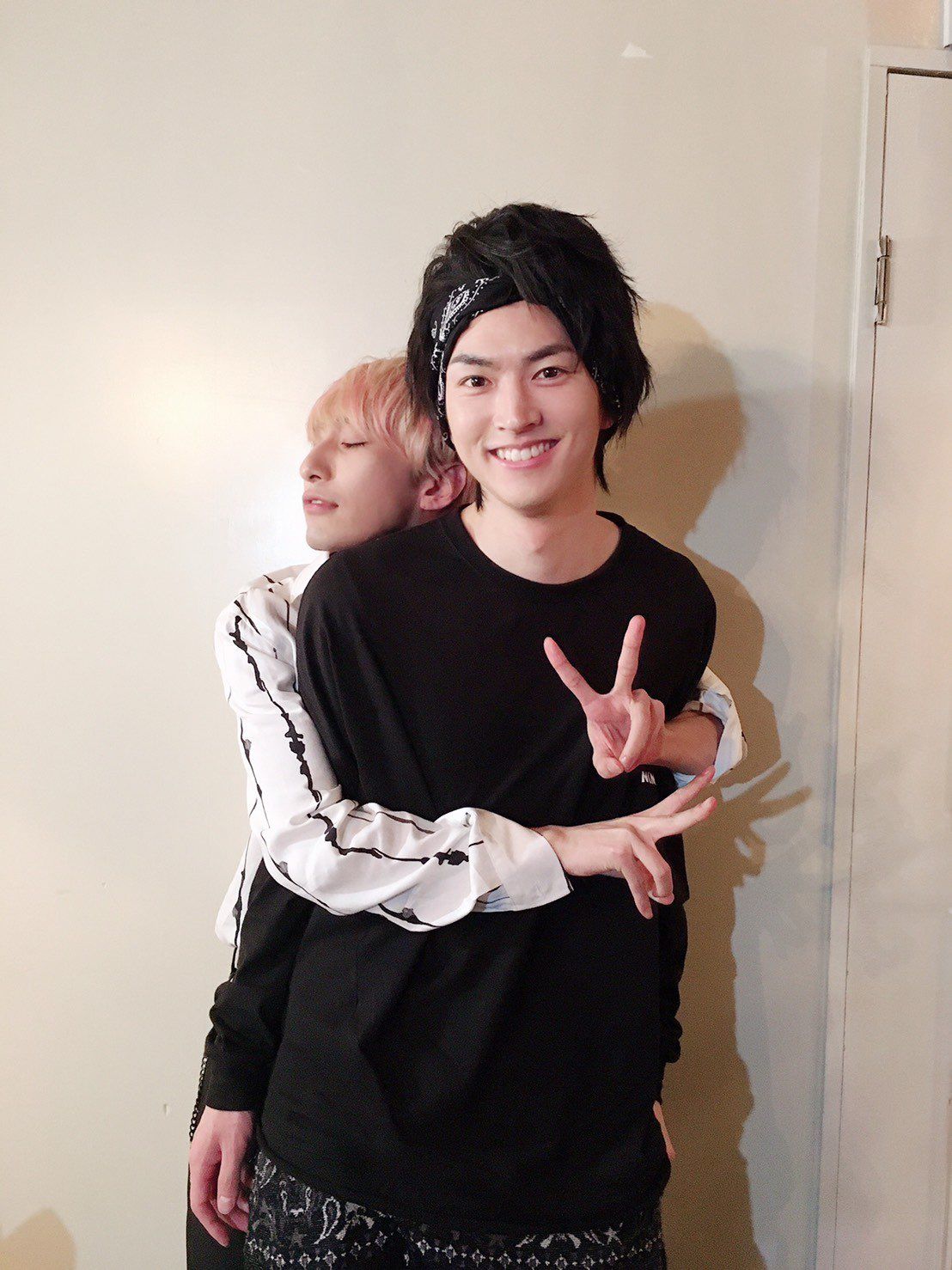 Carrot Kun おつかれ ハイステ Fukuzawa Yuu Feat Hugs He Has Given To Haisute Boys In These Photos With Him Are 1 Wada Masanari 1st Yahaba 2 Higashi Takumi Konoha 3 Carrot Kun おつかれ ハイステ Fukuzawa Yuu Feat Hugs He Has Given To Haisute Boys In These Photos With Him Are 1 Wada Masanari 1st Yahaba 2 Higashi Takumi Konoha 3