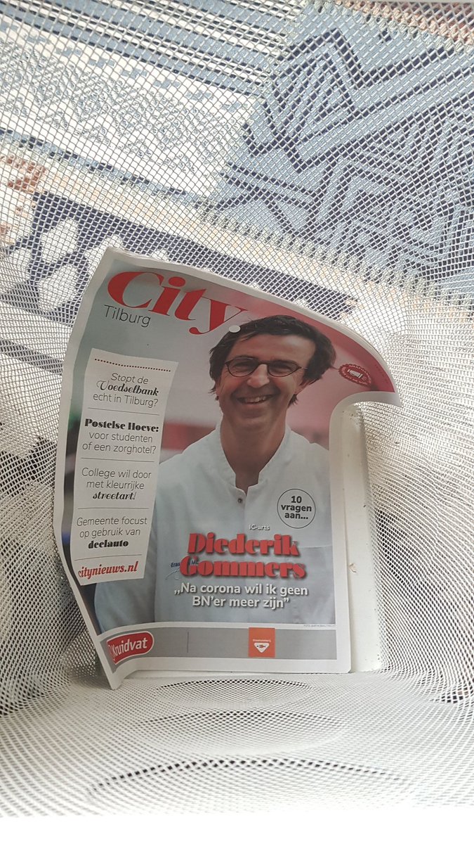 derksinge's tweet photo. @gemeentetilburg Wanneer kan de ongewenste reclame nou eens stoppen? Vanwege duurzaamheid heb ik een nee-nee sticker. Trekt city tilburg zich weinig van aan. Helaas direct weer bij het oud papier. https://t.co/bGxq5u3ypV