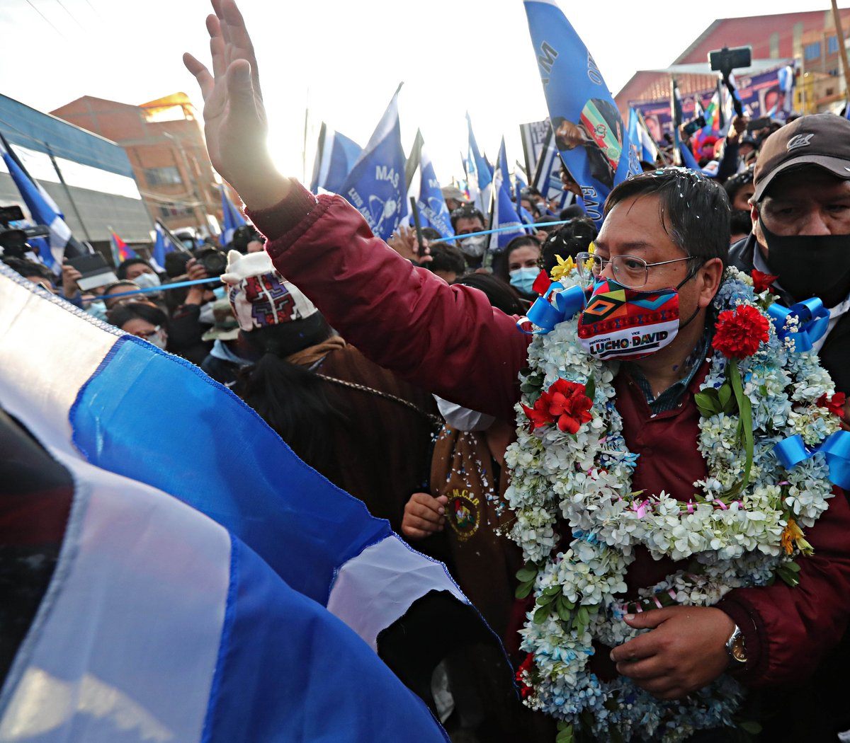 evoespueblo's tweet photo. Hoy, 8 de noviembre, es un día histórico por la posesión de @LuchoXBolivia y la recuperación de la democracia a un año exactamente del amotinamiento de la policía el 8 de noviembre de 2019. Ganamos la batalla solo con la conciencia del pueblo, sin violencia. https://t.co/BHoogMvpox