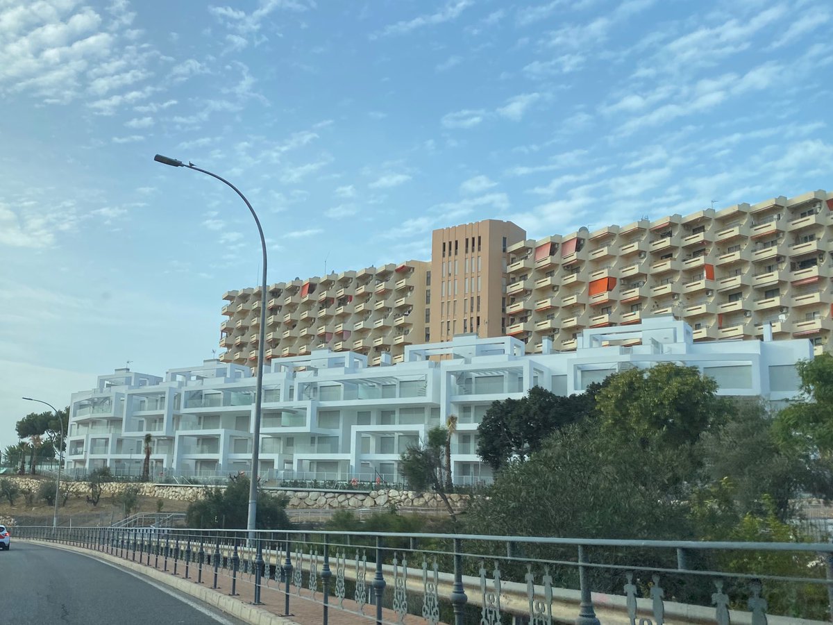 Al igual que los ayuntamientos protegen el ecosistema de las especies invasoras..... no deberían protegernos de la #arquitecturainvasora #Torremolinos