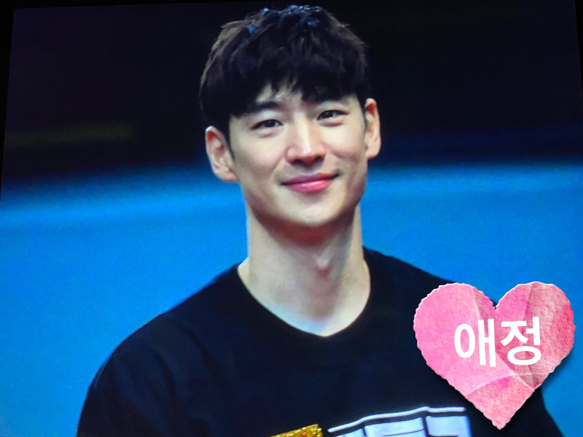 [프리뷰] 20201108 도굴 무대인사
#이제훈 #leejehoon #도굴 #무대인사 
눈빛 하나에 많은 진심