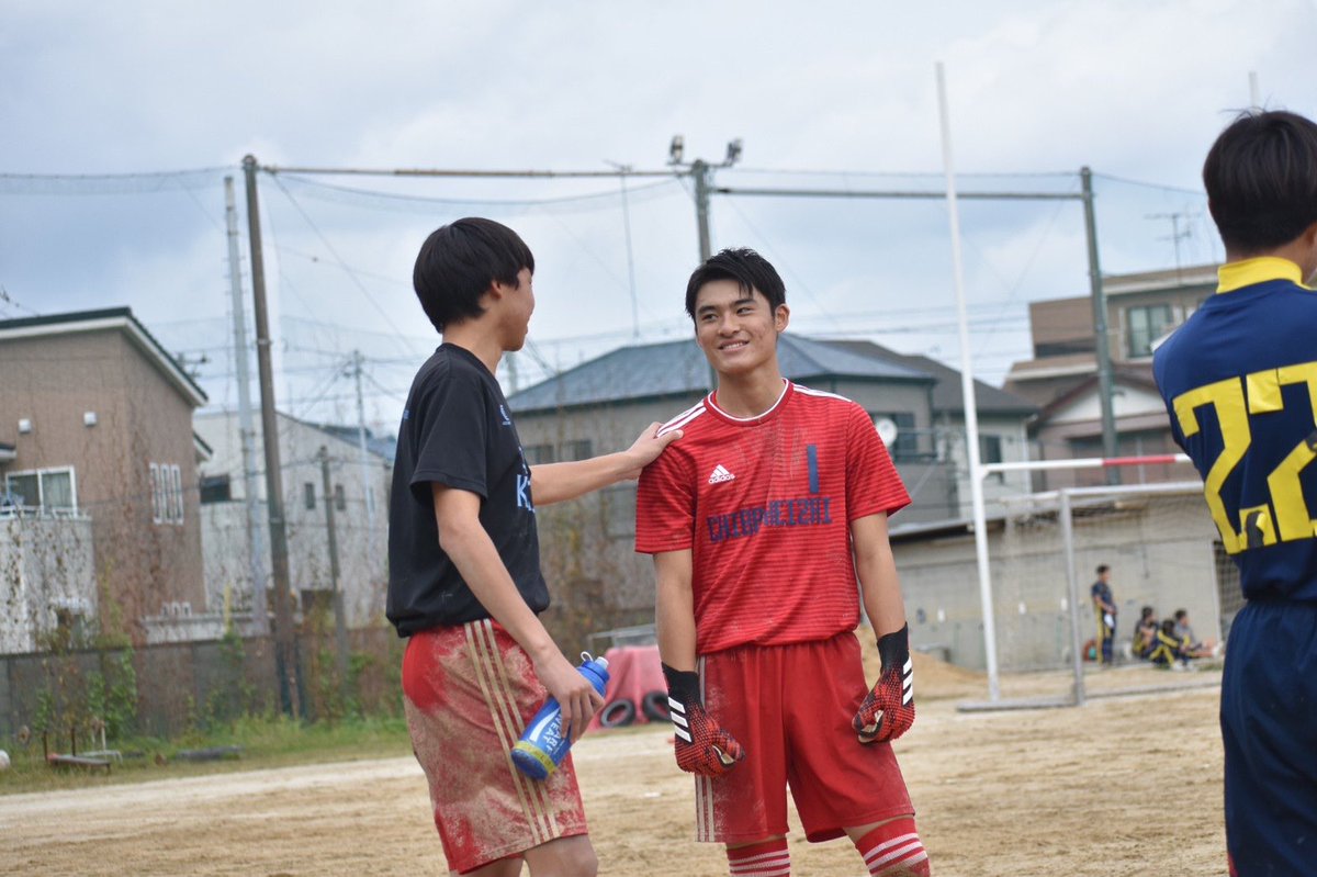 千葉経済大学附属高等学校サッカー部 11 8 県リーグ4部 Vs千葉東 0 0 高校サッカーを愛してください 今 このメンバーで 今高校サッカーを全力でできる権利 今高校サッカーを全力でやる義務 周りの人に感謝して頑張りましょう 絶対に