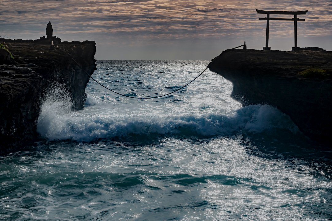 pix4japan's tweet photo. Torii Gate &amp;  Shimewa Rope (Shirahama Beach, Shizuoka, Japan)
Prints &amp; Licenses：https://t.co/vTJzcnEmye
Pentax KP + Pentax-DA 18-135mm F3.5-5.6
48 mm ISO 200 for 1/640 sec. at ƒ/16
#longexposure #toriigate #coast #PacificOcean #Izu #Shizuoka #ShirahamaBeach #Japan #seascape https://t.co/htnsRIBF2F