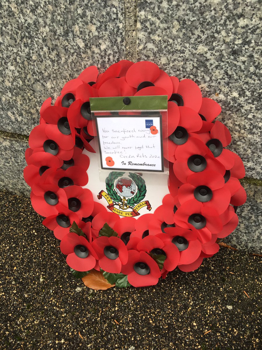 ColSimonChapman's tweet photo. We paraded @CommandoTRG this morning where the youngest Recruit laid a wreath at the memorial wall to remember especially those who have made the ultimate sacrifice. ‘At the going down of the sun...’ @RoyalMarines @theRMcharity @MajGenHolmes @rossw2795 @AngoveRick https://t.co/0ueG9xiaK8