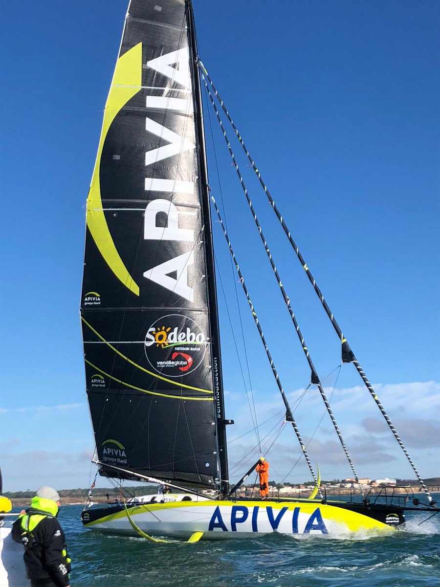 ImocaMacif's tweet photo. 🔴 Le ciel bleu pointe de nouveau le bout de son nez mais la visibilité reste limitée sur la zone de départ. Nouveau passage de ligne à 14h.
#ObjectifVendeeGlobe
@ApiviaMutuelle | @Apivia_courtage | @GroupeMacif https://t.co/8AOdvNVk3U