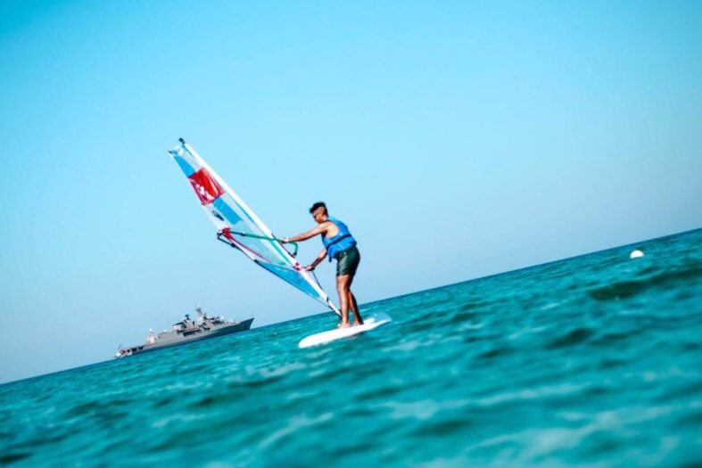 Sebastiano_gr's tweet photo. “However difficult life may seem, there is always something you can do and succeed at.”  #stephenhawking #windsurf #Sea #greece #opa #sundayvibes #lockdown #BuonaDomenica @ItalyinGreece @vivikarpathos @karpathos @VisitGreecegr https://t.co/DRosGQK0MU