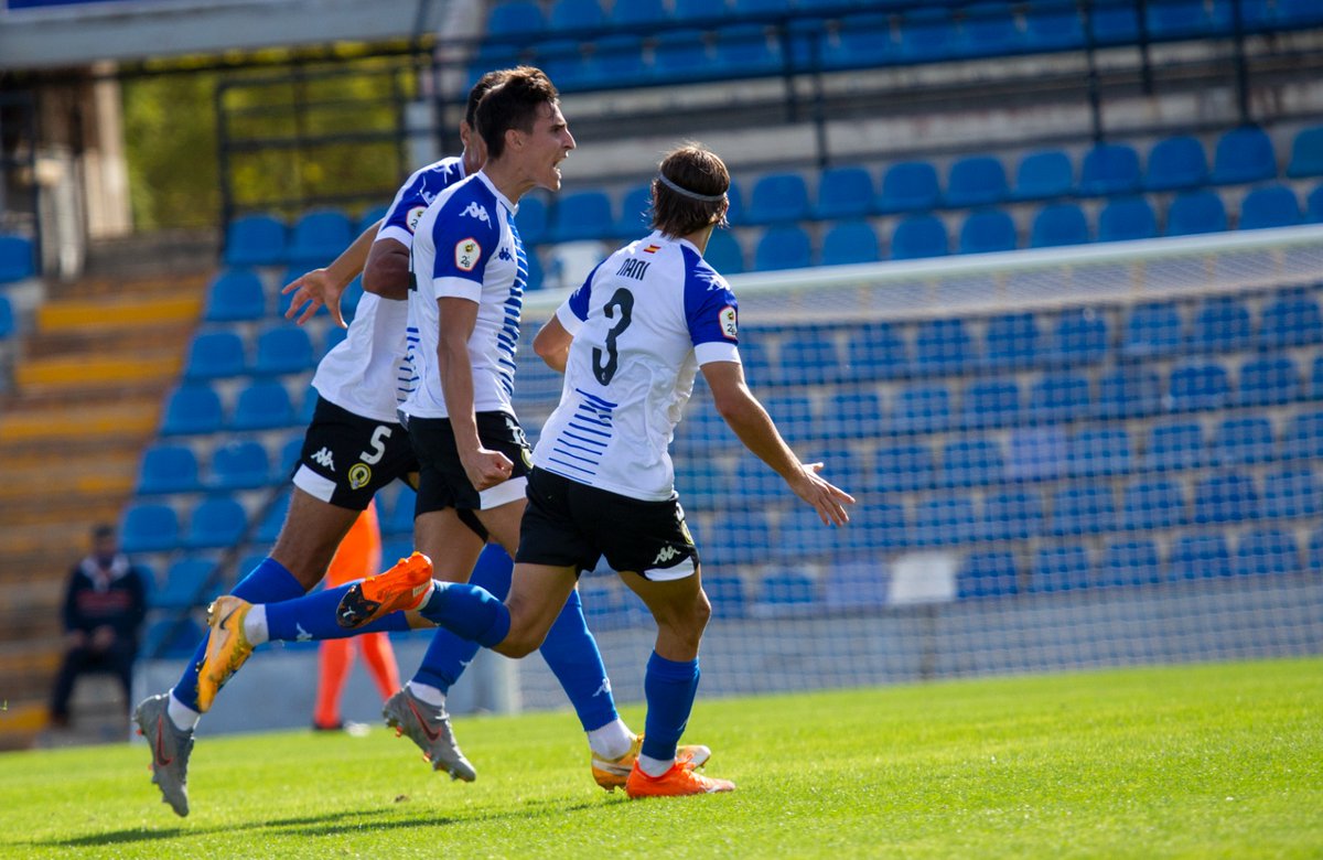 cfhercules's tweet photo. #HérculesPeña | 1-0 | ⏱️ 68'

🕸️ ¡David Sánchez ya sabe lo que es quitar las telarañas de la portería del Rico Pérez!💪

#MachoHércules 🤍💙 https://t.co/sQ5oAZ3z9K