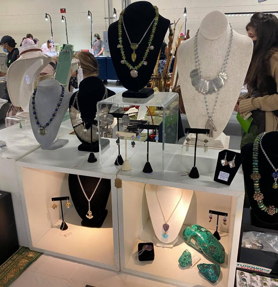 VisitCartersvil's tweet photo. Get your shopping done November 13-15 at Bellpoint Gem Show in Cartersville GA. Read on... https://t.co/NJx06ZNdR8 https://t.co/2W632lh6Mi