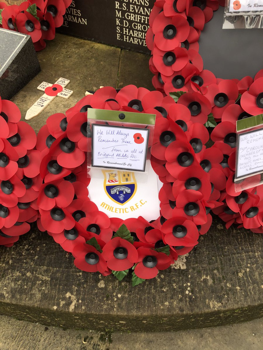 TimWoodFoto's tweet photo. So very proud to lay a wreath at The War Memorial in Bridgend today from us all at Bridgend Athletic RFC and be present to see Bridgend Town Council Mayor lay a wreath on behalf of the residents of the Bridgend Town wards. @bridgendathrfc #WeWillRememberThem https://t.co/Ob9FR3rbZp