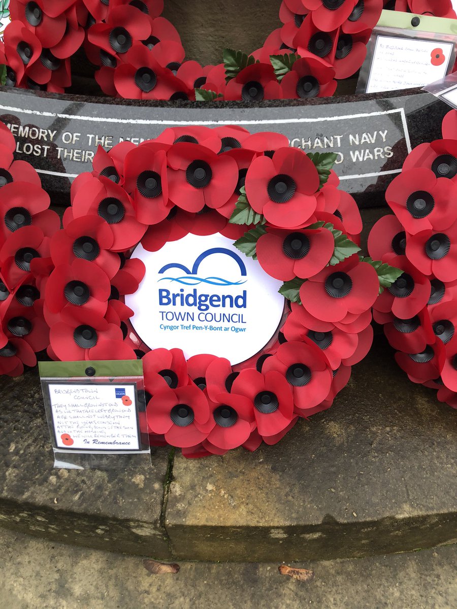 TimWoodFoto's tweet photo. So very proud to lay a wreath at The War Memorial in Bridgend today from us all at Bridgend Athletic RFC and be present to see Bridgend Town Council Mayor lay a wreath on behalf of the residents of the Bridgend Town wards. @bridgendathrfc #WeWillRememberThem https://t.co/Ob9FR3rbZp