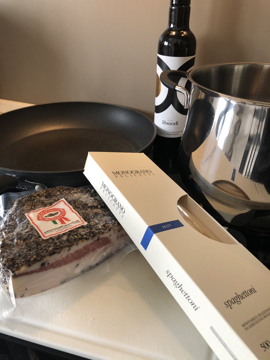 AtmoItaliana's tweet photo. Carbonara time.. con gli spaghettoni @Pasta_Felicetti il guanciale #marcodoggiono e olio monocultivar @oliolibrandi #carbonara #monogranofelicetti #oliolibrandi #guanciale https://t.co/YmyX7xmgRM