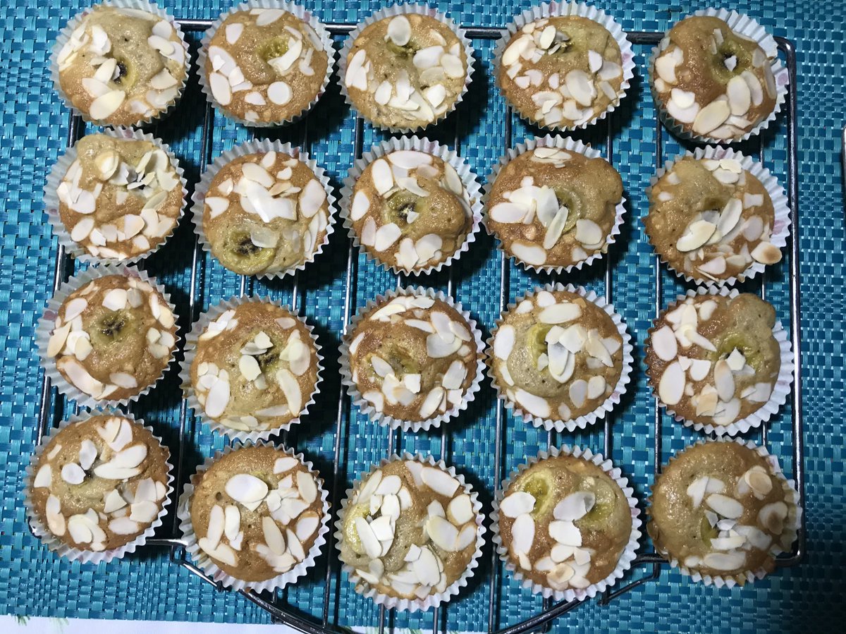 AHAHAira's tweet photo. 1st attempt with @meanneyah #bananabread #probaker #momgsdaughter 👩‍🍳 https://t.co/vWa4LOXeBC