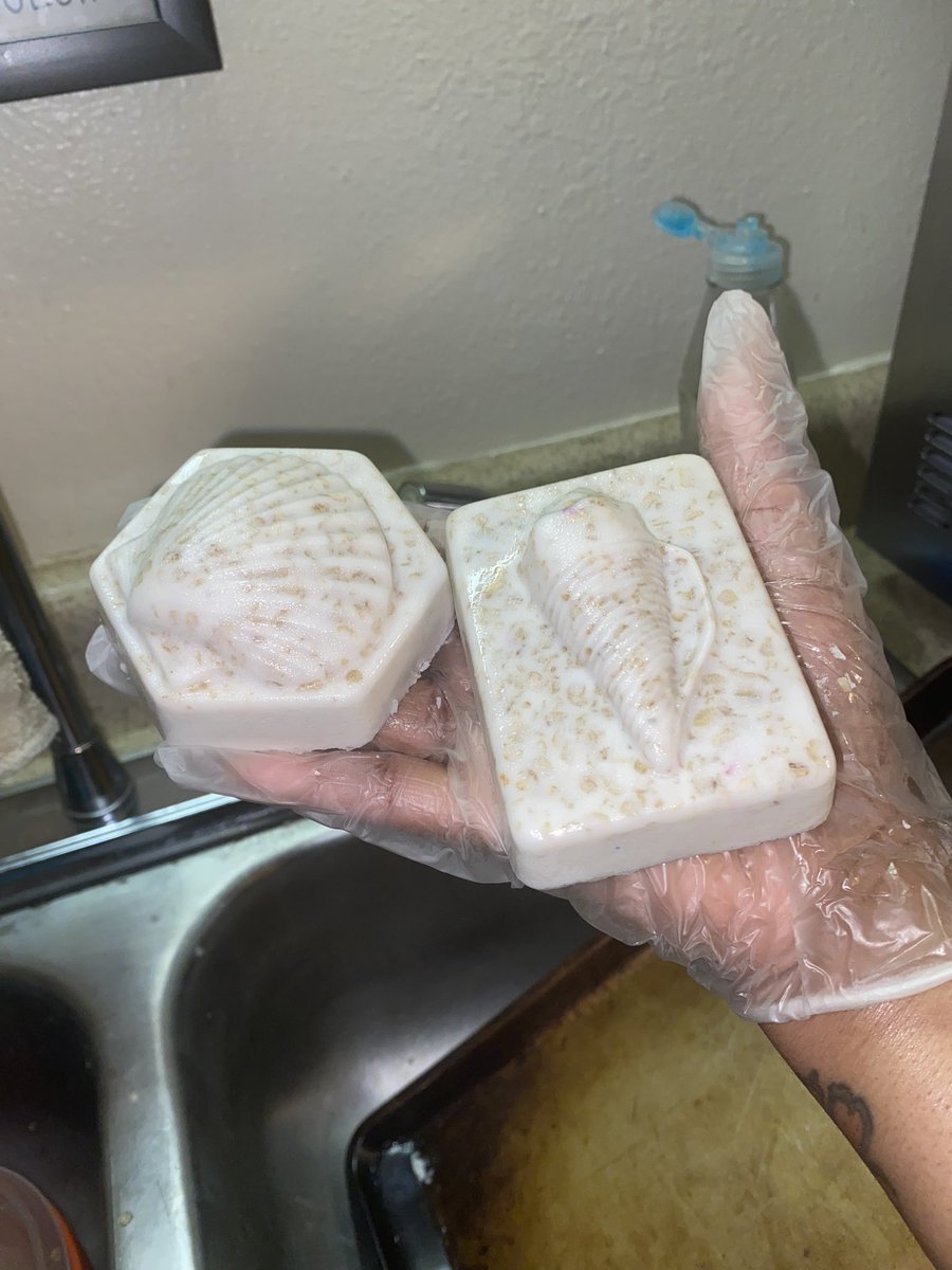 xlillie_rayne's tweet photo. Eczema? Dry skin? Treat your skin to 
some rayne treats. I have oat barssss

#RadiantRayneCosmetics✨ https://t.co/3TtIBxNmfy