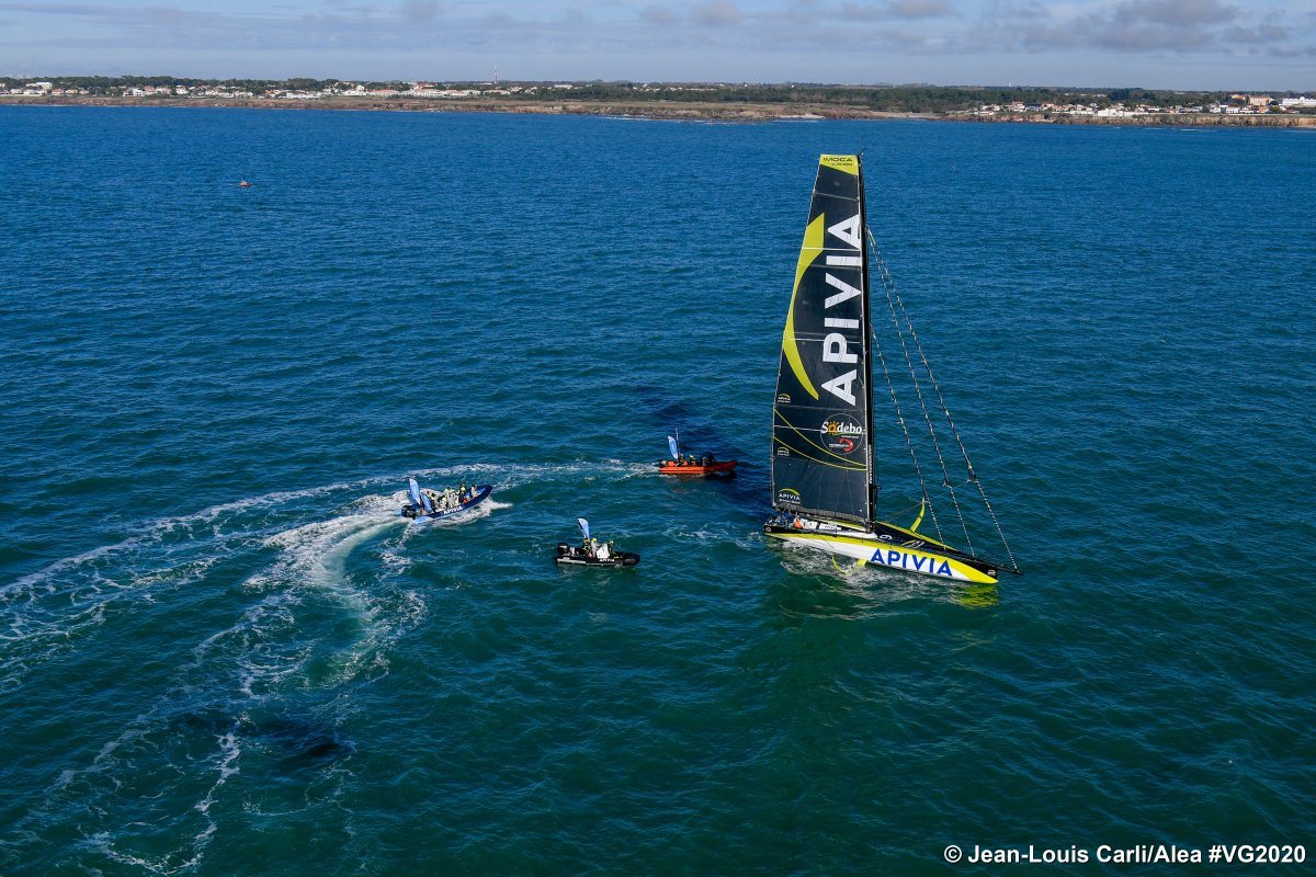 ImocaMacif's tweet photo. On vous offre de superbes images d'APIVIA vue du ciel pour vous faire patienter avant le tant attendu départ du @VendeeGlobe. 📸⛵
#ObjectifVendeeGlobe
@ApiviaMutuelle | @Apivia_courtage | @GroupeMacif https://t.co/4fx3AM4qUr