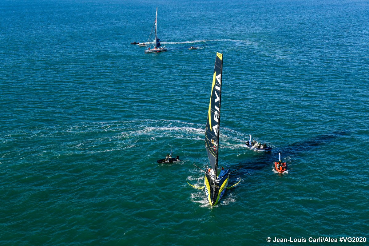 ImocaMacif's tweet photo. On vous offre de superbes images d'APIVIA vue du ciel pour vous faire patienter avant le tant attendu départ du @VendeeGlobe. 📸⛵
#ObjectifVendeeGlobe
@ApiviaMutuelle | @Apivia_courtage | @GroupeMacif https://t.co/4fx3AM4qUr