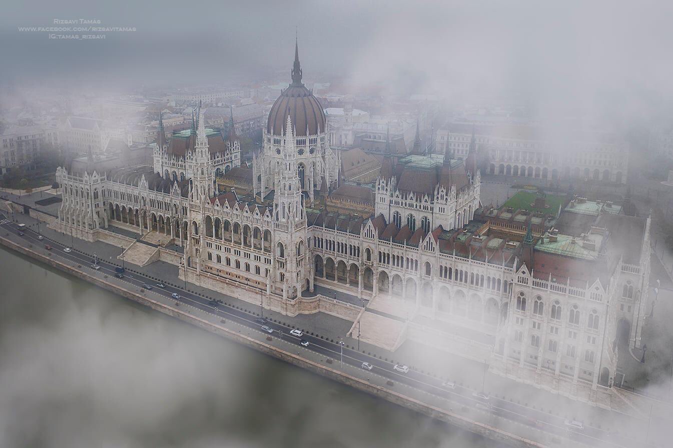 Visegrád 24 on Twitter: "Misty Budapest. 🇭🇺 https://t.co/E7j2ZXuB5H
