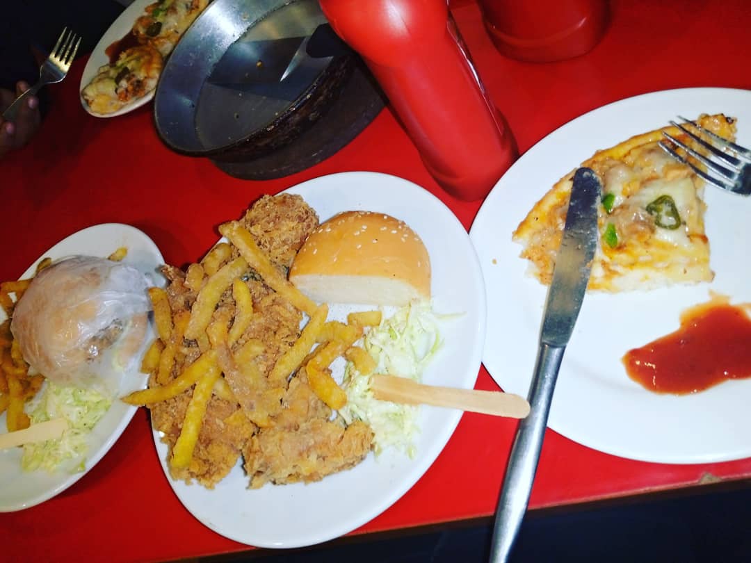 Anummahesar's tweet photo. #pizzain 
#SundayFunday https://t.co/vbaxEwaBZx