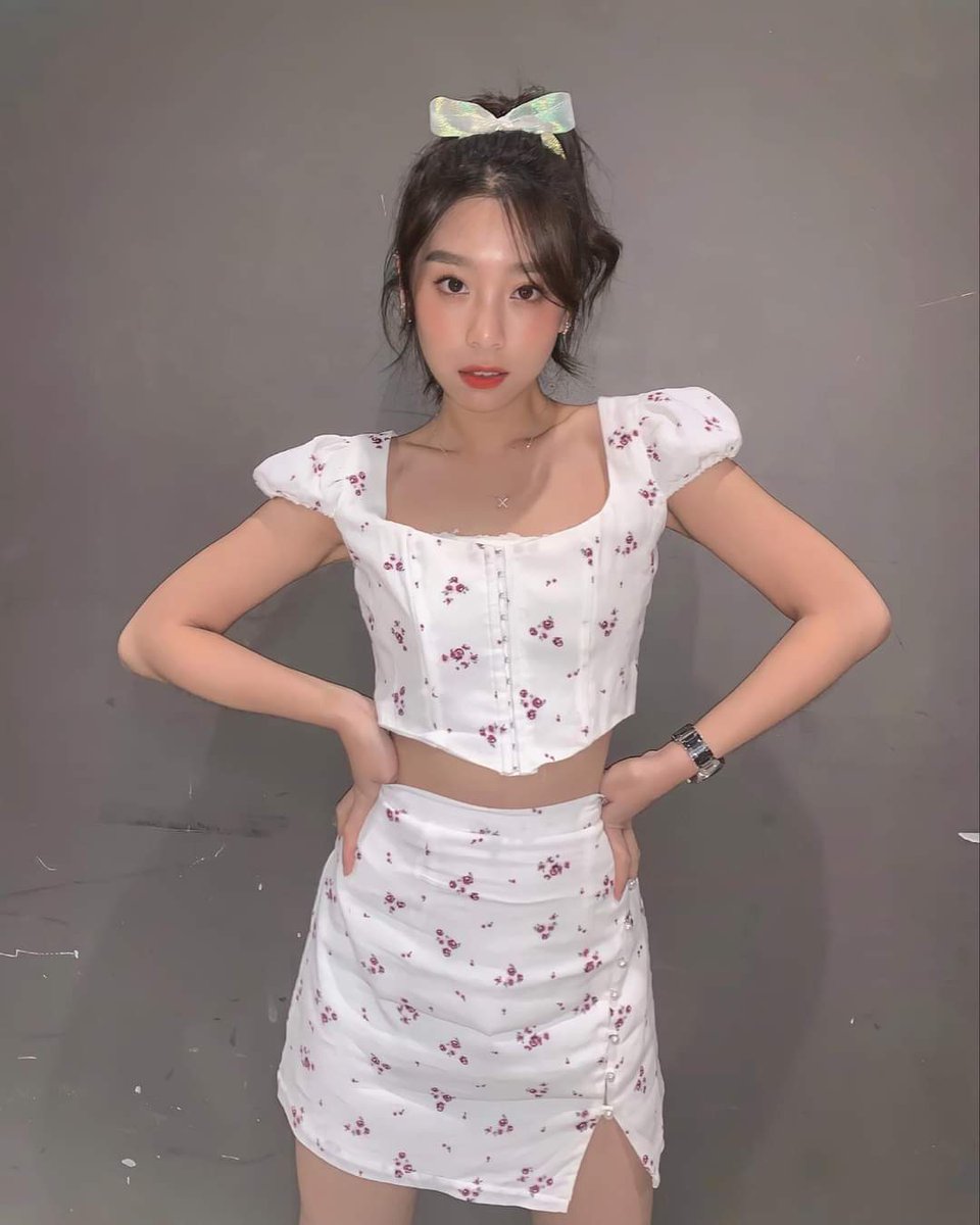 Karoona12's tweet photo. ชุดน่าจัดหนัก​กับเธอจิงๆ https://t.co/Sxd5en0nEw