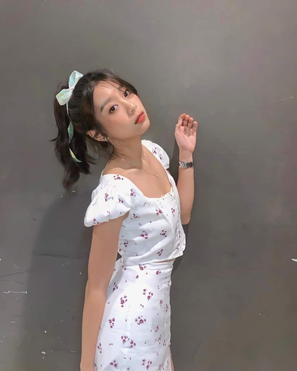 Karoona12's tweet photo. ชุดน่าจัดหนัก​กับเธอจิงๆ https://t.co/Sxd5en0nEw