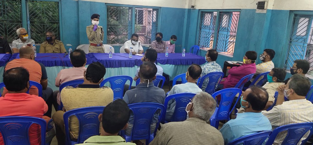 hwhcitypolice's tweet photo. Today (08.11.2020) Co-ordination meeting was organised for #KaliPuja2020, #Diwali2020, #ChhathPuja2020, #JagatdhatriPuja2020 with all Puja Organisers & Other Departments under #AJC Bose B.GardenPS and #Chatterjeehat PS of #HowrahCityPolice
#WeCareWeDare
#ToServeandProtect https://t.co/1AAJXYP4gC