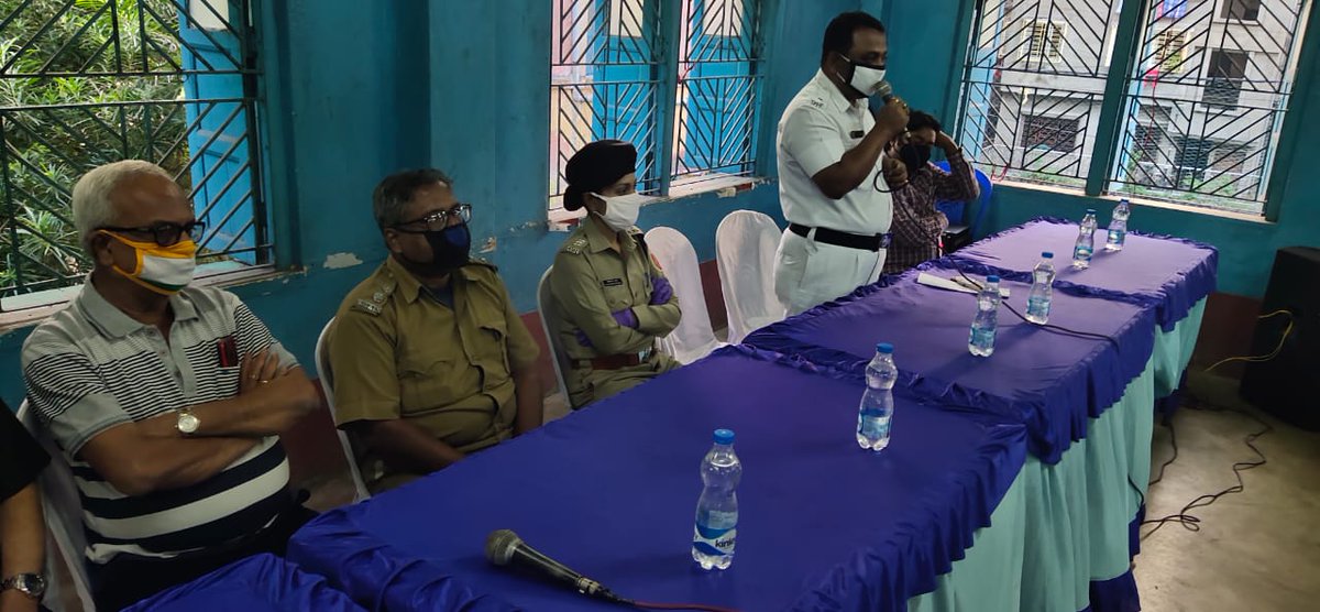 hwhcitypolice's tweet photo. Today (08.11.2020) Co-ordination meeting was organised for #KaliPuja2020, #Diwali2020, #ChhathPuja2020, #JagatdhatriPuja2020 with all Puja Organisers & Other Departments under #AJC Bose B.GardenPS and #Chatterjeehat PS of #HowrahCityPolice
#WeCareWeDare
#ToServeandProtect https://t.co/1AAJXYP4gC