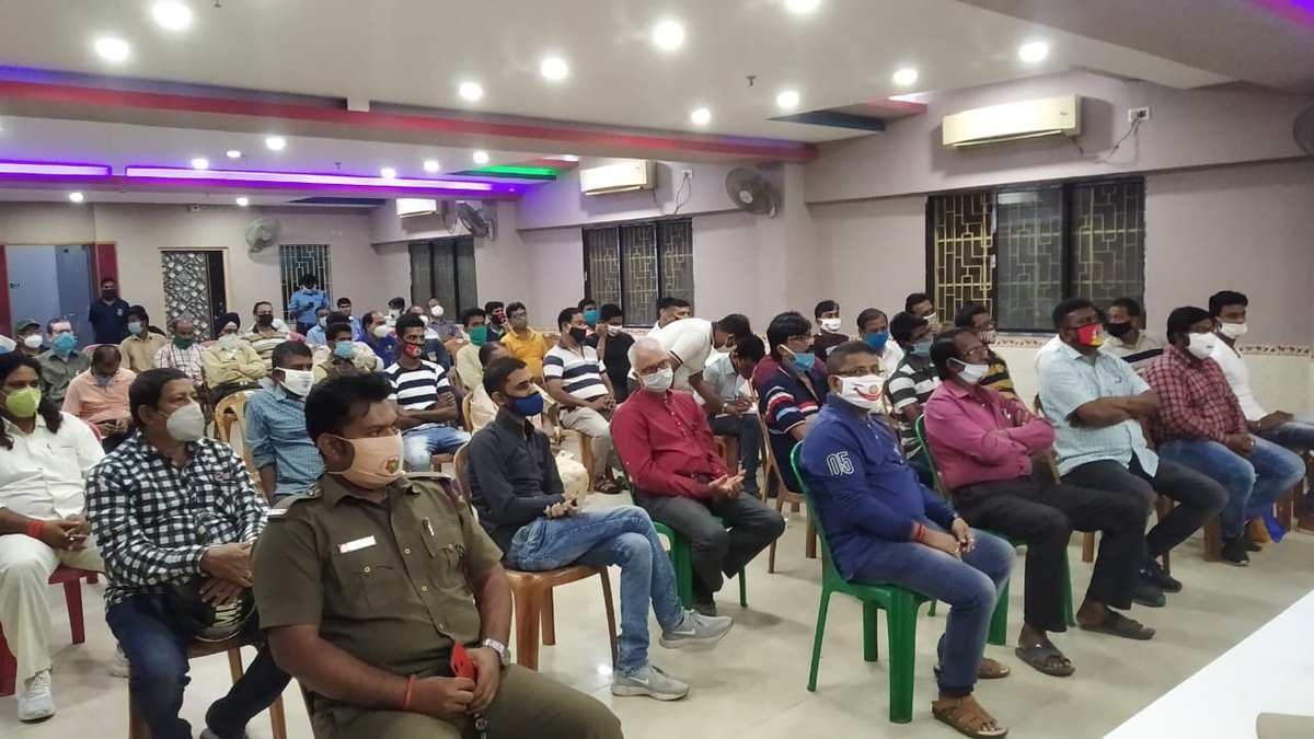 hwhcitypolice's tweet photo. Today (08.11.2020) Co-ordination meeting was organised for #KaliPuja2020, #Diwali2020, #ChhathPuja2020, #JagatdhatriPuja2020 with all Puja Organisers & Other Departments under #AJC Bose B.GardenPS and #Chatterjeehat PS of #HowrahCityPolice
#WeCareWeDare
#ToServeandProtect https://t.co/1AAJXYP4gC