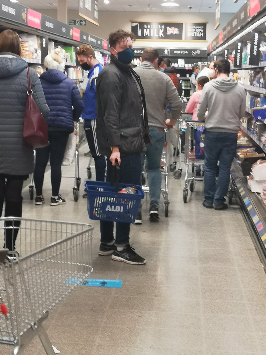 juiceplusnutri1's tweet photo. @AldiUK Upton store Chester letting in far too many people, noone social distancing, staff wearing masks wrong. Disgrace! https://t.co/kpY6hDHTlW