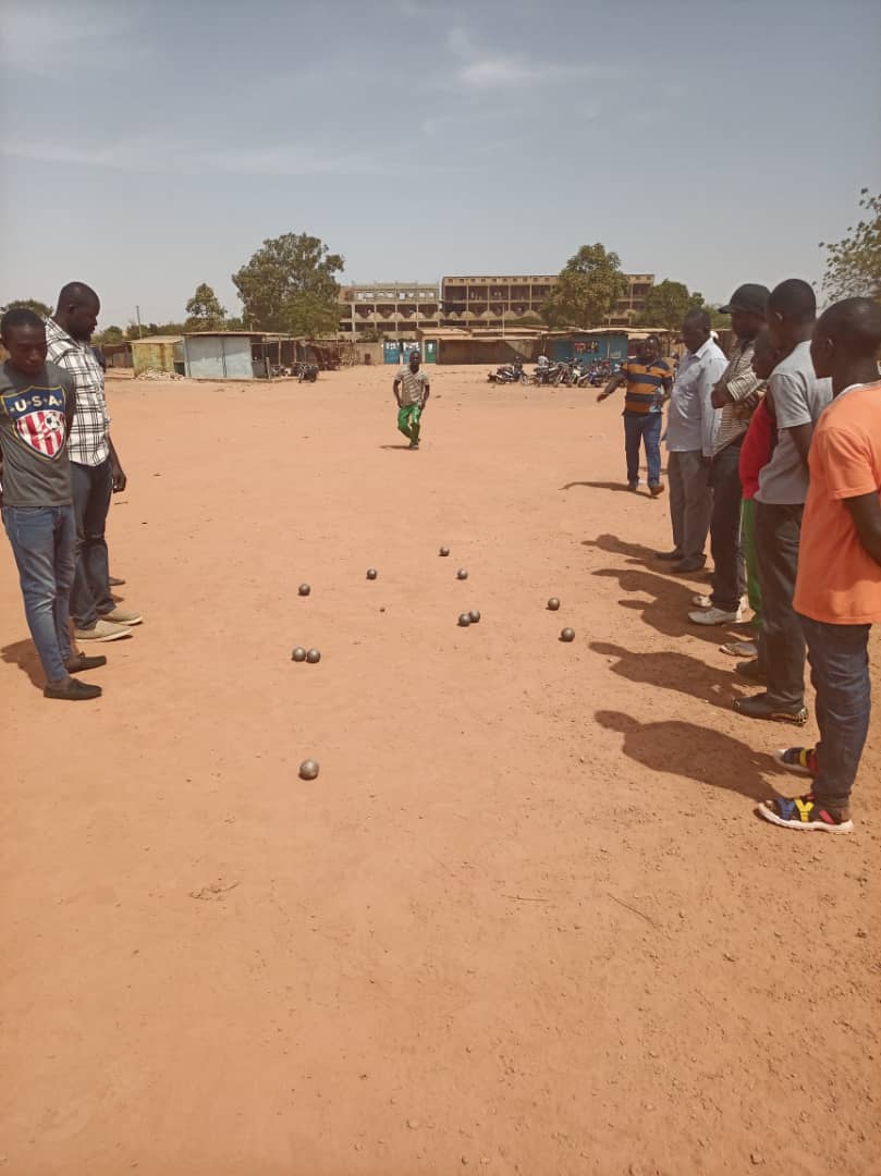 abdou_dia's tweet photo. Arrondissement 8 de #Ouagadougou
Actuellement avec une dizaine d’équipes de joueurs de pétanque. La finale est attendue ce soir.
#DimancheUtile https://t.co/ke3lBfCqlV