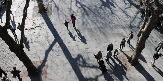 LSECities's tweet image. Walking in a city is a basic right, though planners have often ignored pedestrians. On #wtpd, LSE Cities' @xpgomes3 asks if a new tool can help them make the case for better walking infrastructure and less space for cars. @LSEPublicPolicy 

#SundayRead: ow.ly/sLDX50Cdl9S.