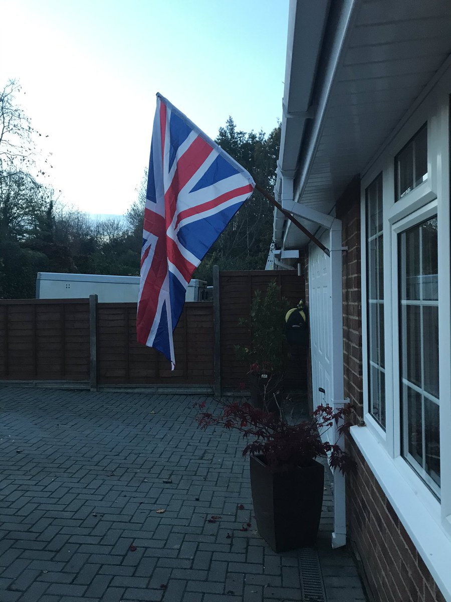 alexbas18's tweet photo. Remembering differently this year #LestWeForget https://t.co/a1WgUYogWy
