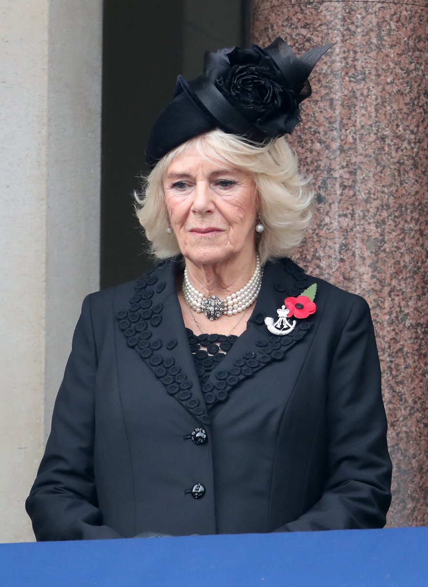 RoyalFamily's tweet photo. The Duchess of Cornwall, The Duchess of Cambridge, The Countess of Wessex and Vice Admiral Sir Tim Laurence joined The Queen on the balcony of the @FCDOGovUK building to watch the #RemembranceDay service. https://t.co/evNkURRuJK