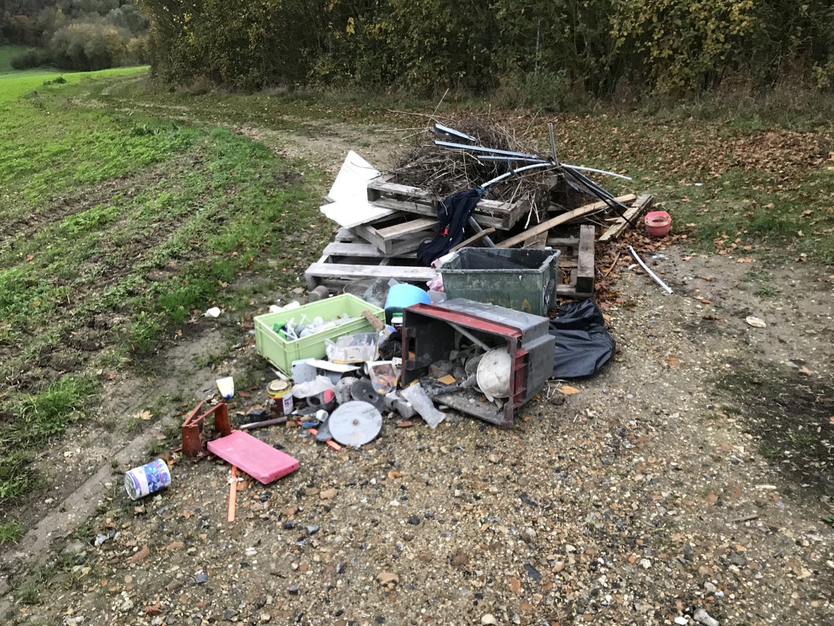 PTouchais's tweet photo. Encore des gâcheurs de nature en bordure de champs croisement A16 / route Saveuse ! Les agris prennent soin des paysages et chemins alors un peu de respect 🤬😓 alerte @AmiensMetropole⁩ ⁦@WakeUpAmiens⁩ ⁦@FDSEA80⁩ @prefet80 https://t.co/GWEkLX1RqX