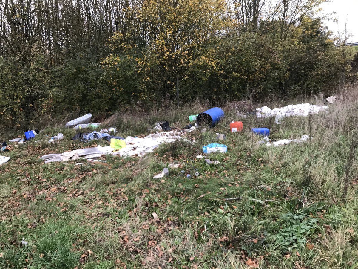 PTouchais's tweet photo. Encore des gâcheurs de nature en bordure de champs croisement A16 / route Saveuse ! Les agris prennent soin des paysages et chemins alors un peu de respect 🤬😓 alerte @AmiensMetropole⁩ ⁦@WakeUpAmiens⁩ ⁦@FDSEA80⁩ @prefet80 https://t.co/GWEkLX1RqX