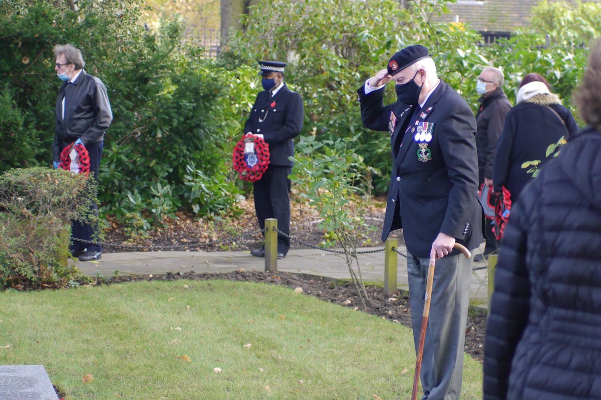 PettsWoodHall's tweet photo. Current circumstances meant reduced numbers and everyone wearing masks and gloves but it didn’t detract from the feeling of gratitude towards our armed services and our allies. @REvanJones laid a wreath on behalf of the Trust. Thank you Mike for the photos. https://t.co/RIoleLJ3sE