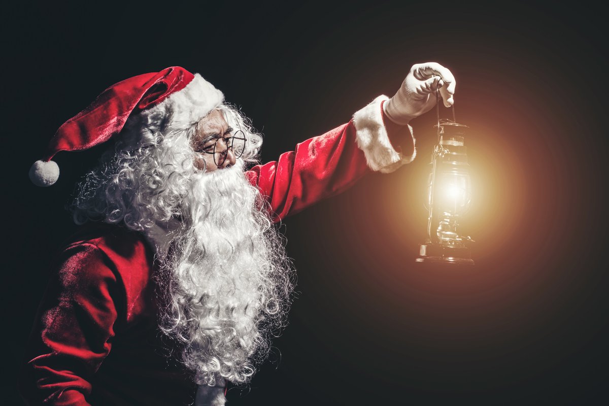 DeBagatelle's tweet photo. Kerst gaat door!!
  
Ja, je leest het goed "Kerst gaat door". Hoe het er eind december uitziet weten we nog niet, maar als je een tafel bij ons restaurant reserveert is het kerstdiner geregeld. 
Kijk hiervoor op https://t.co/KVAlfBCbk9 https://t.co/l4bpe29joa
