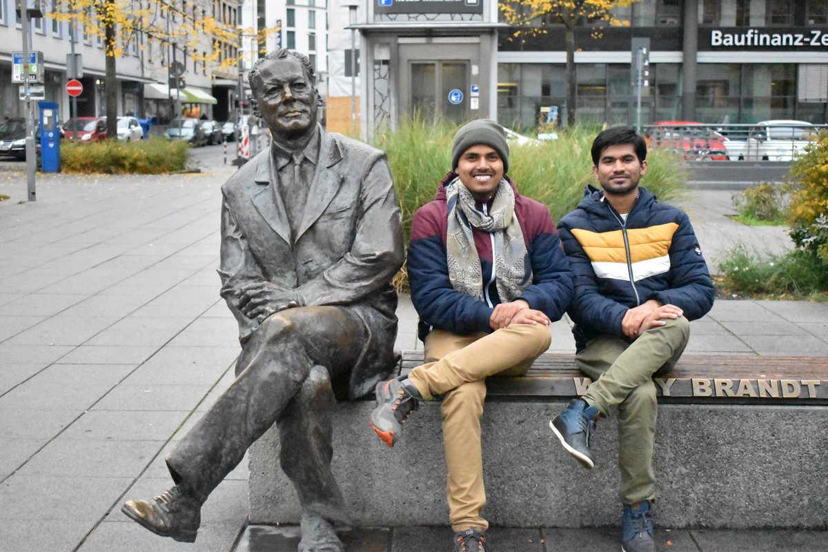kumaramit8512's tweet photo. We bumped into Chancellor Willy Brandt somewhere in #Nuremberg a couple of weeks ago.
@sakhareyuvi https://t.co/ANnl46v19A