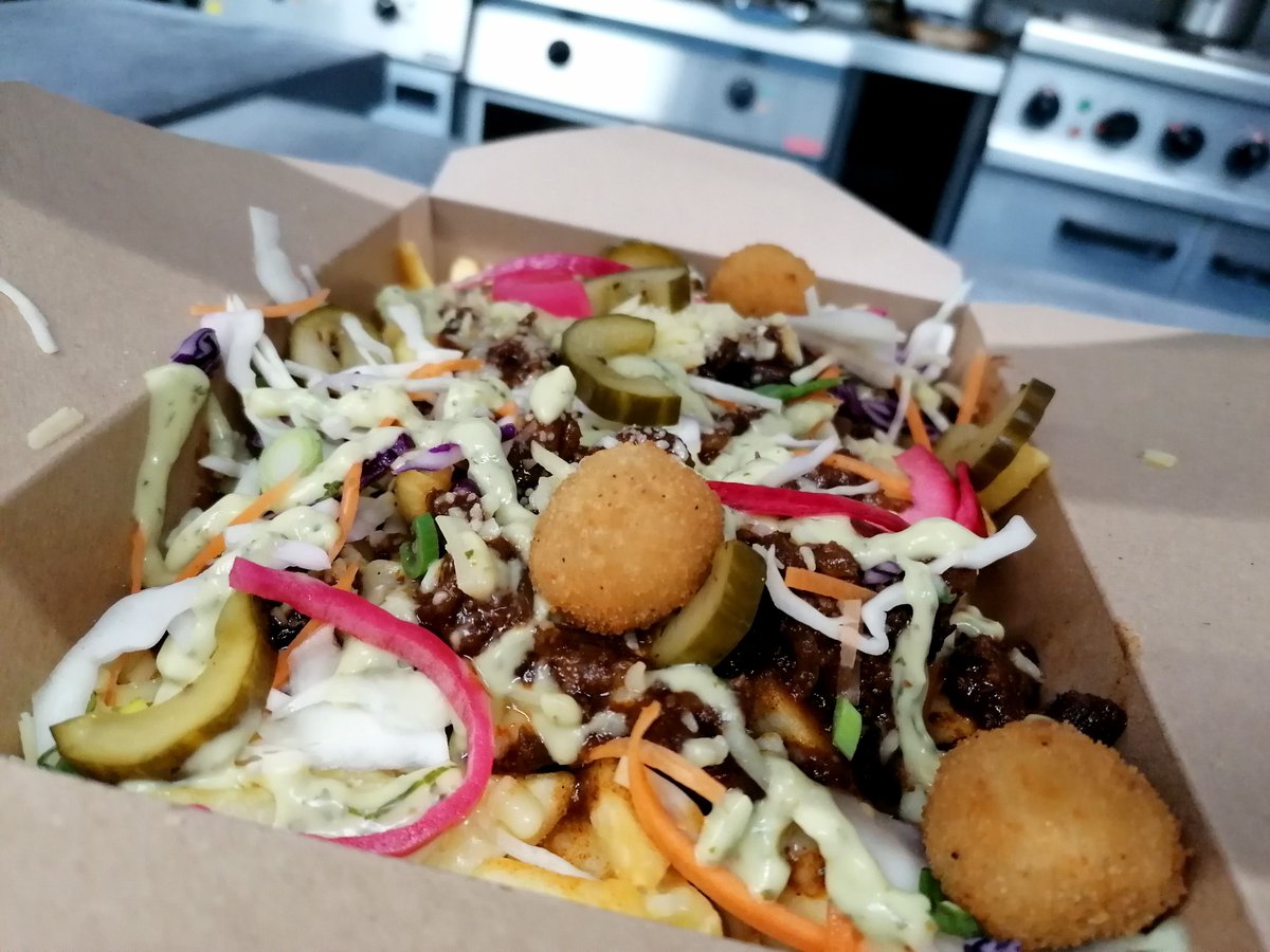 destination_gb's tweet photo. dirty fries lookin' 🔥🔥 #ghostbikes #hot #preson #eatlocal #takeout https://t.co/vQw5YOAwXM