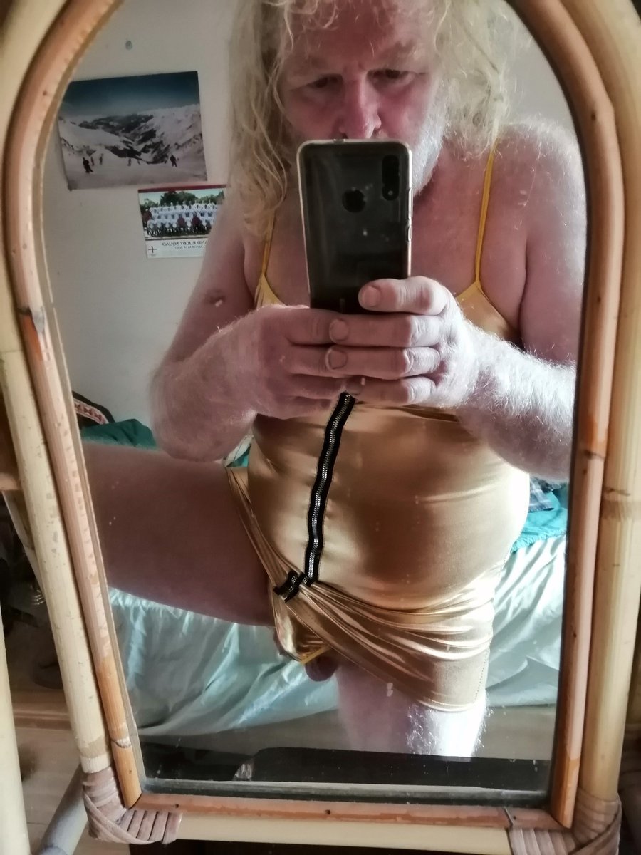 JeremyJs68's tweet image. I love cross dressing up and here I am wearing a sexy figure hugging gold minidress and matching gold panties