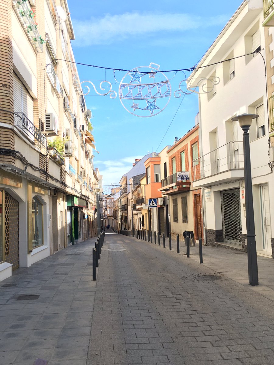Jrpec_21's tweet photo. Después de que el año pasado llegaran algo tarde, Torreperogil se adelanta más que nunca a la navidad.
Luces de navidad ya instaladas en algunas calles en este 2020🌟🎄
@mOrenikkO93 @Mr_SanGar93 @LNavidenas
#lucessi #sialaslucesdenavidad https://t.co/PVgNkHDYS5