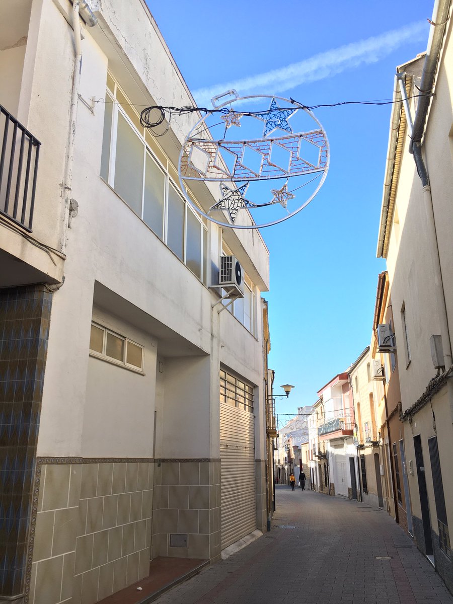 Jrpec_21's tweet photo. Después de que el año pasado llegaran algo tarde, Torreperogil se adelanta más que nunca a la navidad.
Luces de navidad ya instaladas en algunas calles en este 2020🌟🎄
@mOrenikkO93 @Mr_SanGar93 @LNavidenas
#lucessi #sialaslucesdenavidad https://t.co/PVgNkHDYS5
