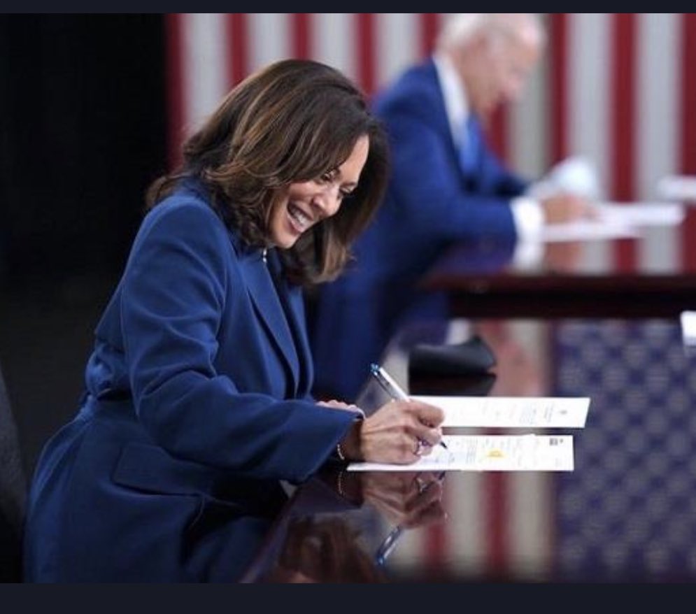 Rajendrainc's tweet photo. Proud Women: भारत की बेटी @KamalaHarris iबनी अमेरिका की पहली उप-राष्ट्रपति, मां की परवरिश और सीख ने दी अलग पहचान
Congratulations
#AmericaElection2020 #KamalaHarris #VicePresident #firstwomanVicePresident #DougEmhoff #DonaldTrump #WomenEmpowerment #Wo https://t.co/gesSalT9bO