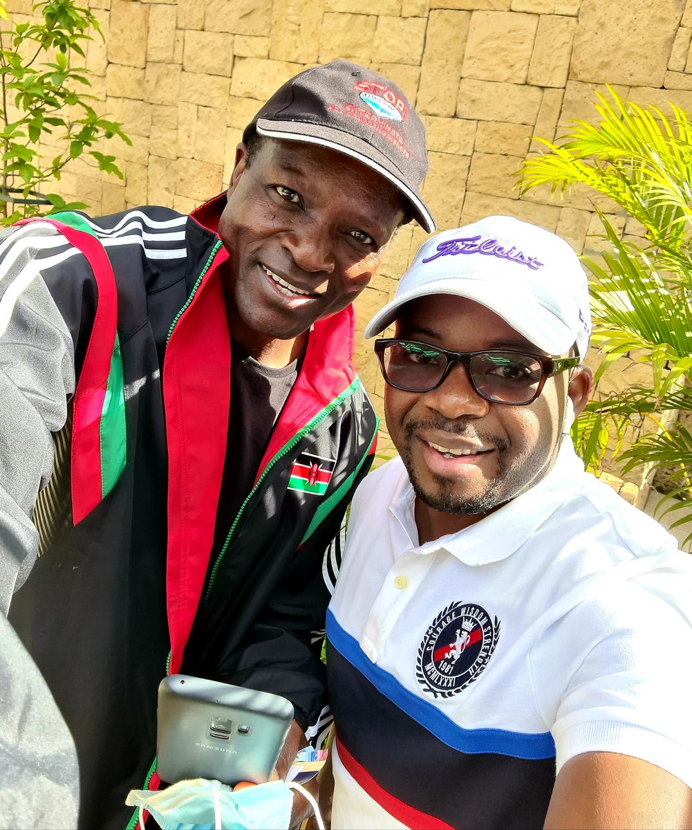 silasjakakimba's tweet photo. Decided to do some ArtCafě brunch at a Mall. Then a man, who spotted me from very far -no business at all in the Cafeteria, walks straight to me,mask on, says 'Jambo Silas, abiro mana mosi'. I didn't know who the folk was till he lowered the mask. Obado Sirkal can be very humble: https://t.co/hYehh3QJmP