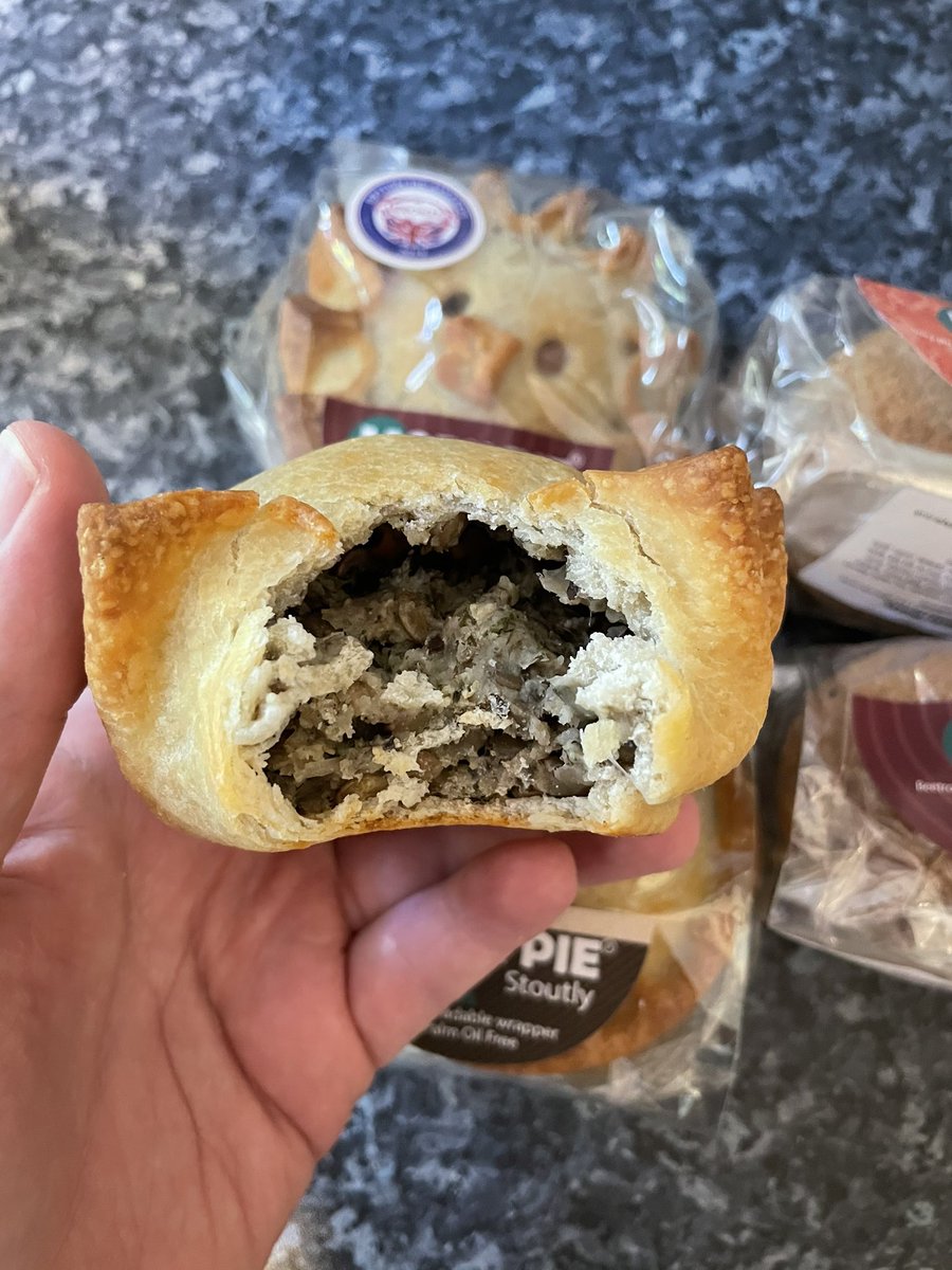 All_Things_New_'s tweet image. [Gifted] A big thanks to @VorkPie for sending these oh-so-tasty vegan goodies! They come in a variety of really tasty flavours. Take a swipe to see them all. Oh and take a look at their page for more info! 🥧 #vork #vorkpie #vegan #pie #gifted #wellthisisnew