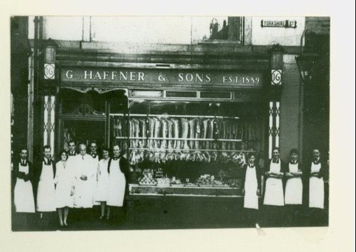 In 1911, 53,324 German migrants lived in Britain. Around half of them lived in the East & West End of London; many worked in service industries, e.g. as waiters, governesses, teachers. Others ran small shops (e.g. barbers, butchers, bakers) up and down the country. (2)