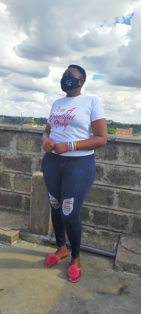 D_Moraa's tweet photo. The one similarity between HIV and corona is you can't tell from a person's appearance that they have it .There is no Laboratory in our eyes let's ensure we take the safety measures seriously.
😷😷😷
#Awareness
#stemthespread
#COVID19 https://t.co/6eQY2d8X2s