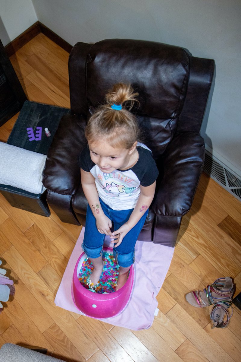 sjzaring's tweet photo. Fun @Tryazon #Coolmaker Spa Party using the Go Glam Nail System, @orbeezone Soothing Foot Spa & Hollywood Hair Extension Maker! So easy to use! @SpinMaster #SpaNightWithSpinMaster #Spinmaster #coolmaker #Orbeez #TransformYourLook #HollywoodHair #GoGlamNailSalon #tryazon https://t.co/gnUC0PdwqB